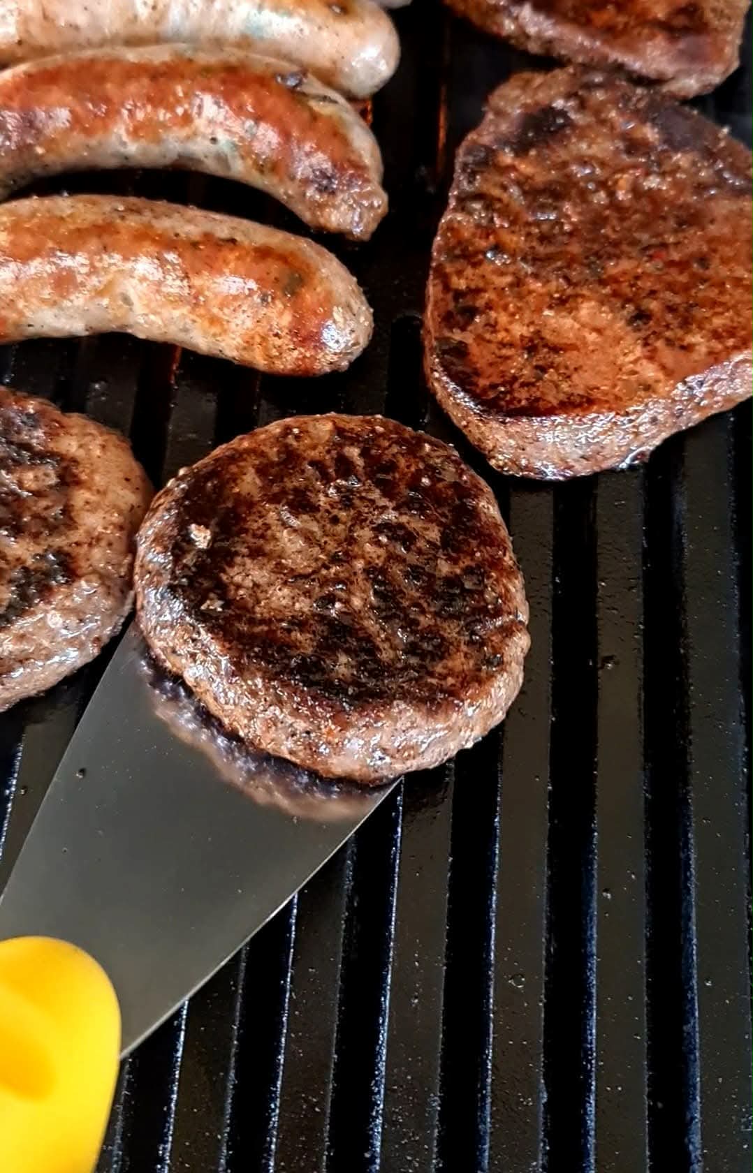 IkiPik BBQ scraper dimensions showing the stainless-steel blade, yellow handle